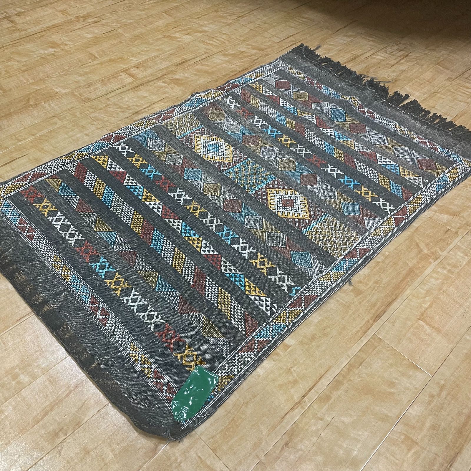 LARGE SIZEのヴィンテージラグ・トライバルラグ・手織り絨毯