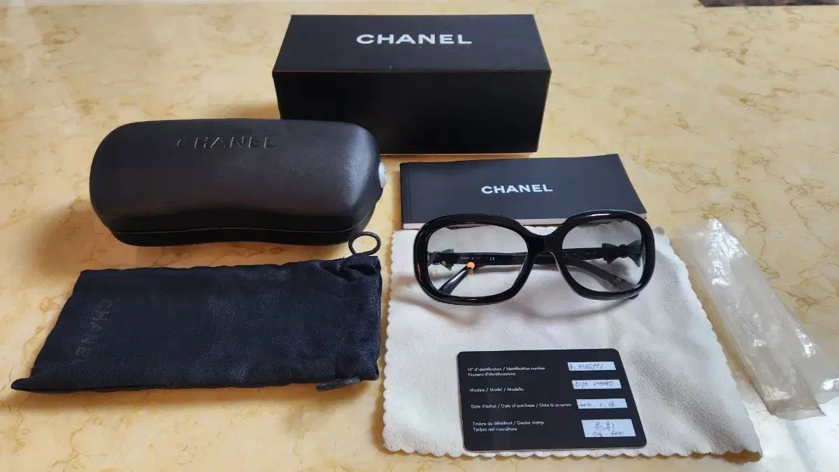 2012 シャネル リボン ステンドグラス