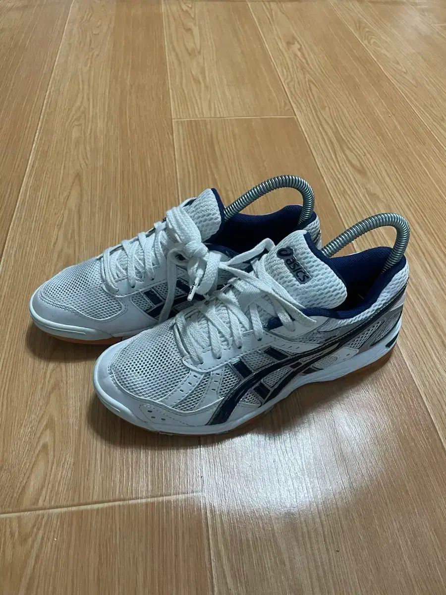 asics(アシックス) 宝くじ 235size