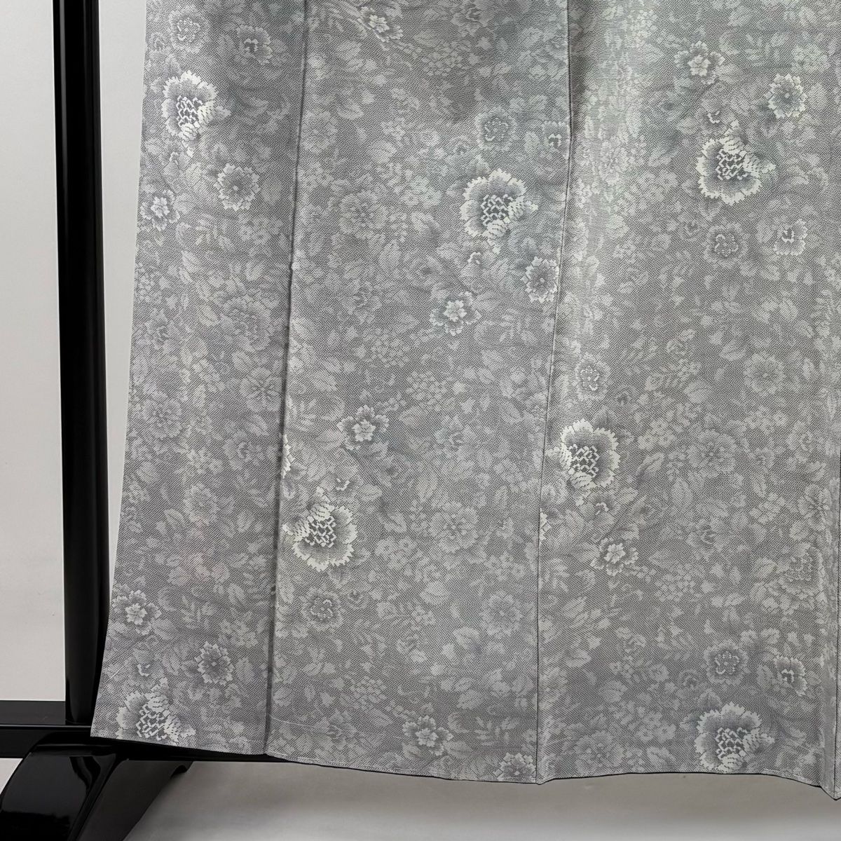 大島紬 身丈162cm 裄丈66cm M 袷 桑原啓之助 白大島紬 落款 証紙 草花 楽園 灰色 正絹