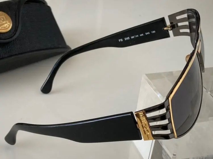 ケース・オマケ】 FENDI ゴールド縦にFENDIの文字 サングラス 未使用 