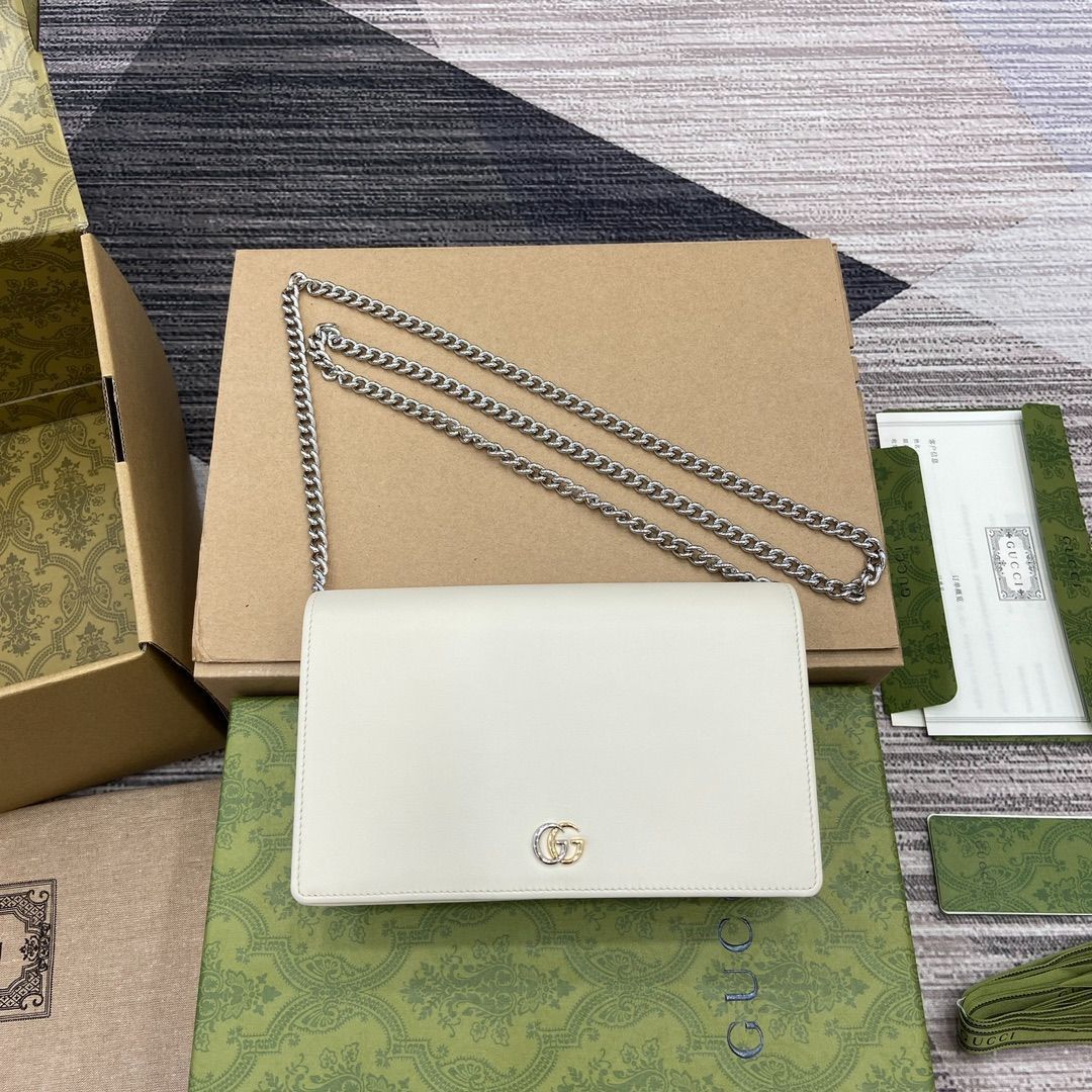 GUCCI ホワイトレザー チェーンウォレット ほぼ未使用】グッチ GUCCI ブロンディ ミディアム チェーン