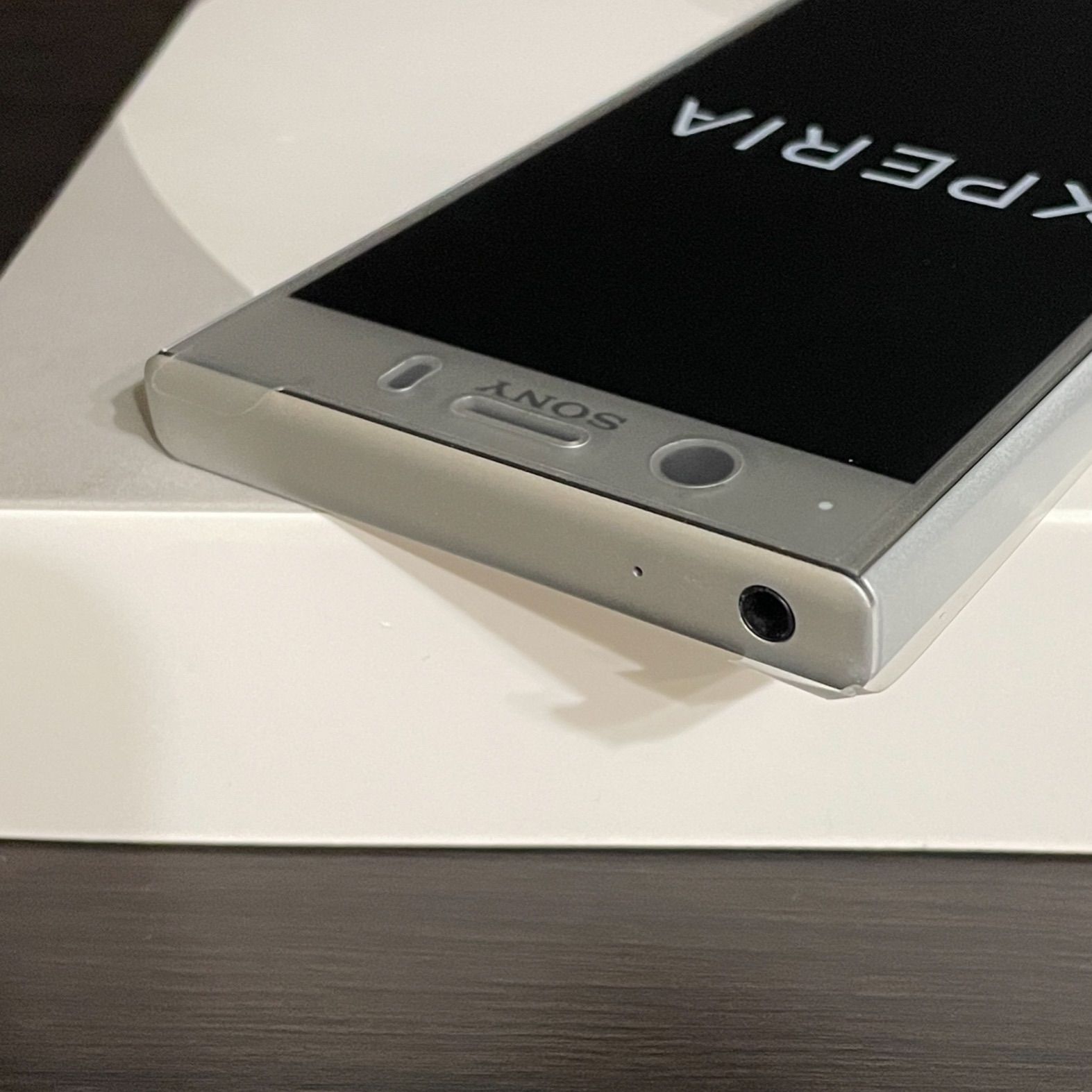 年末処分価格)Sony Xperia XZ1 Compact SO-02K ホワイト 未使用 ...
