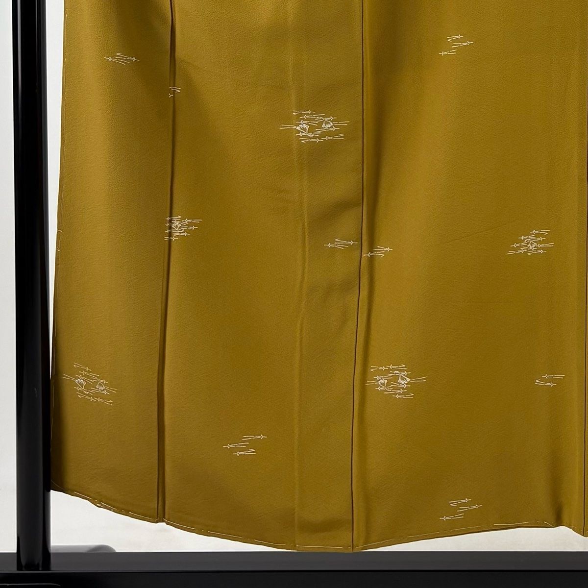 小紋 身丈153.5cm 裄丈62.5cm S 袷 松葉 イチョウ 山吹茶色 正絹 秀品