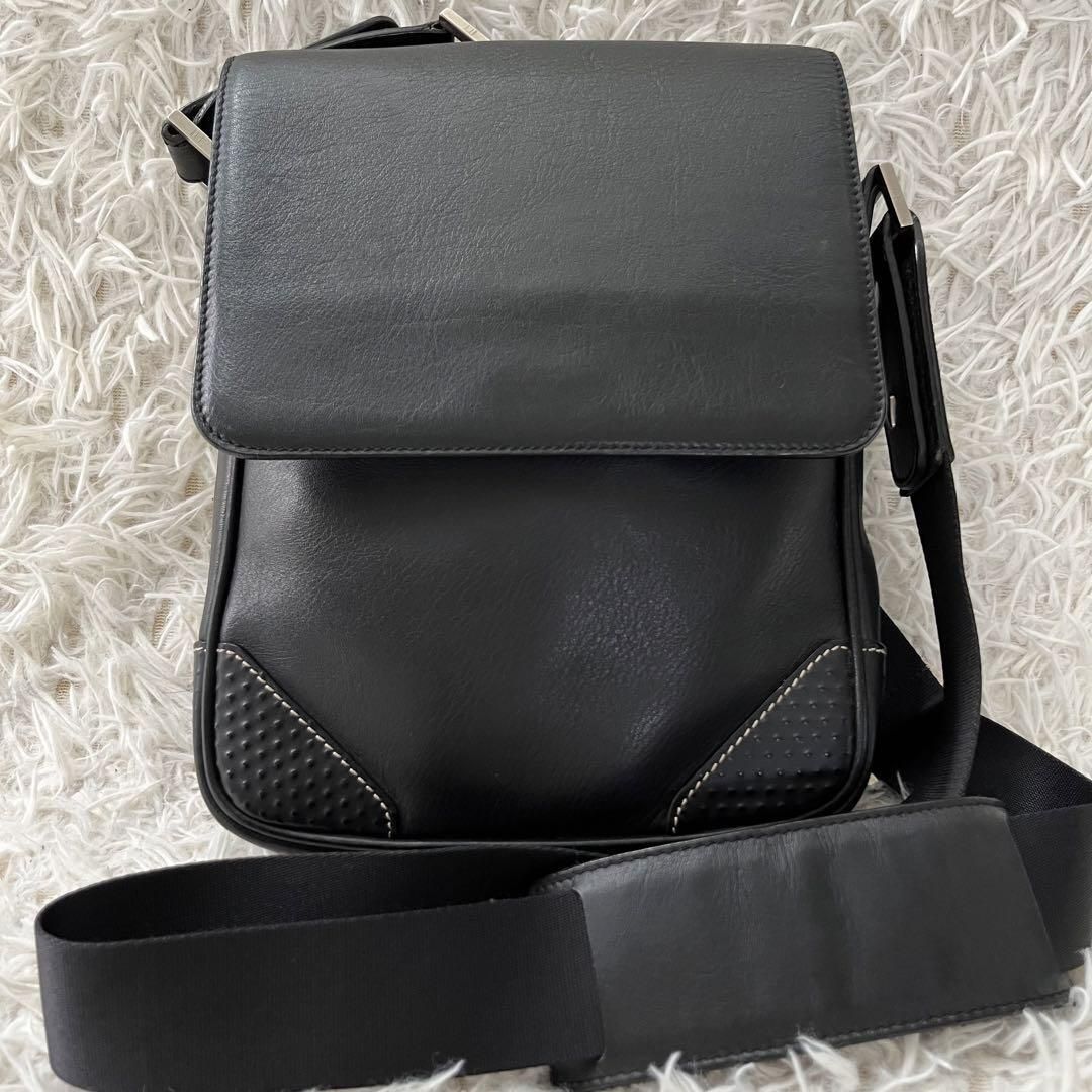 【美品】dunhill ダンヒル　ショルダーバッグ　レザー　黒　肩掛け　本革 ♡完売品♡dunhill ダンヒル レザー ショルダーバッグ ブラック 高級