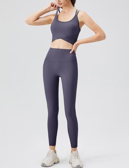 alo yoga スポーツブラ 新品未使用 Sサイズ - メルカリ