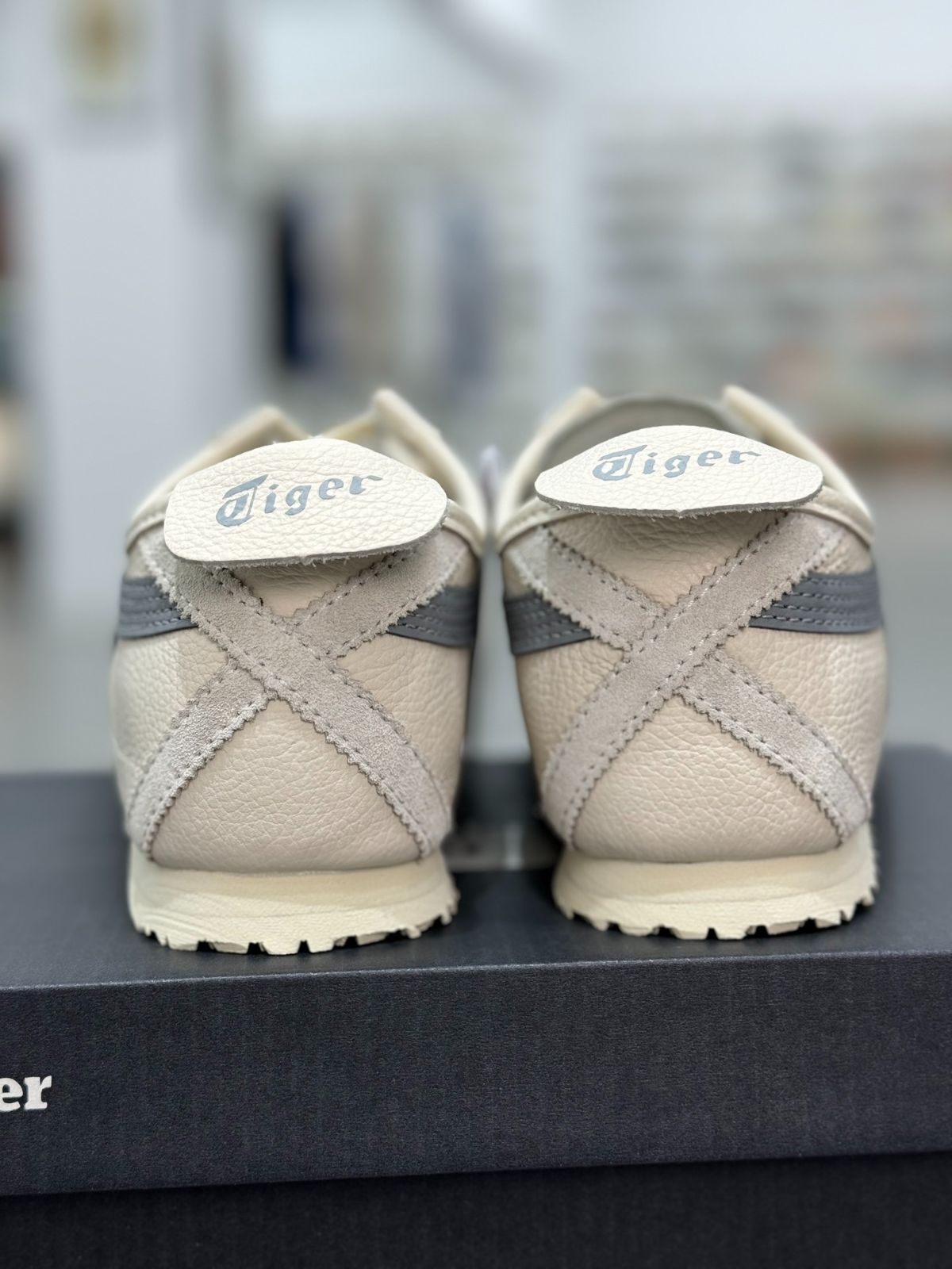 ONITSUKA TIGER オニツカタイガー　オートミールカラー27cm onitsuka tiger オニツカタイガー MEXICO 66 NM スニーカー