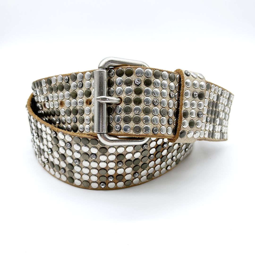 HTC ミリオンスタッズ レザーベルト スワロフスキー - メルカリ 