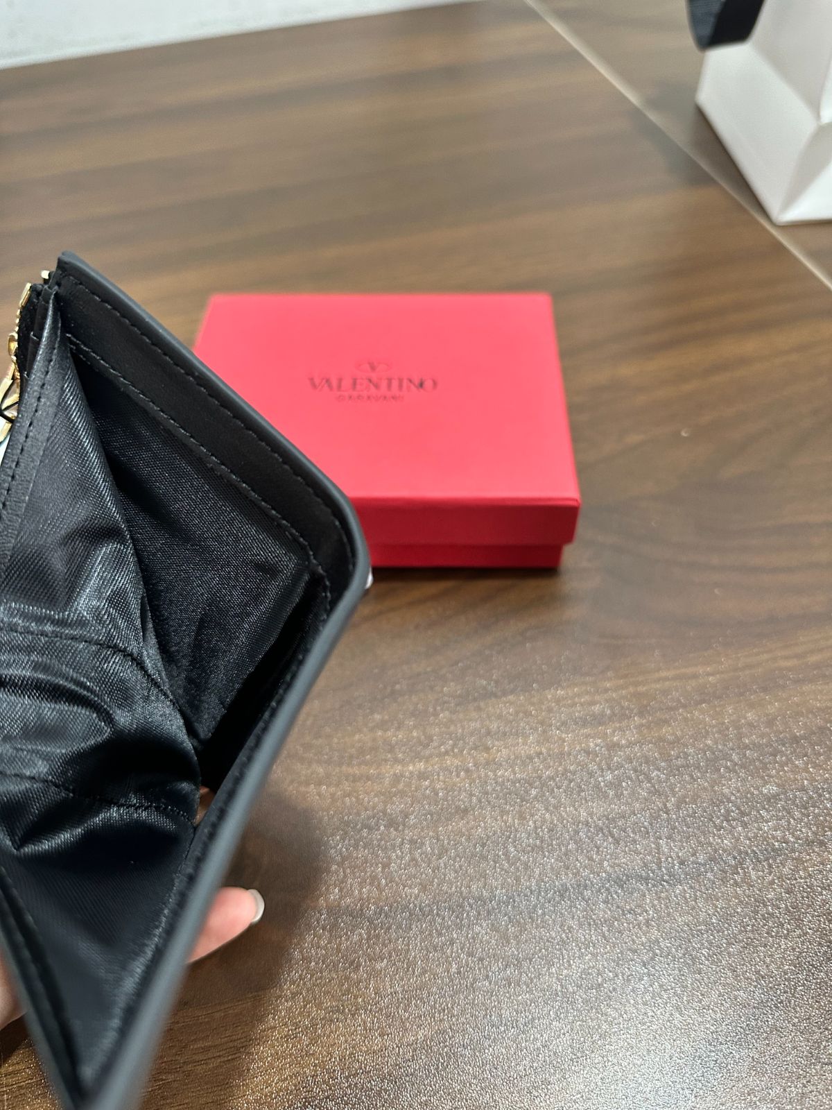 箱付き 新品未使用】 VALENTINO(ヴァレンティノ) ビッグロゴ 財布  