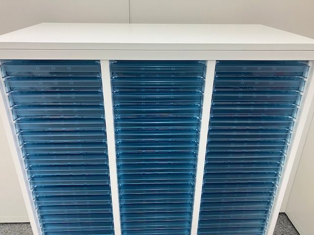 浅型クリスタルトレー書庫