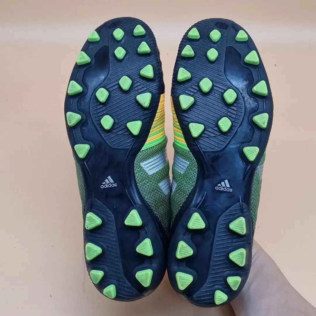 美中古 アディダス プレデター ナイトロチャージ サッカー シューズ adidas(アディダス) ナイトロチャージ サッカーシューズ 250