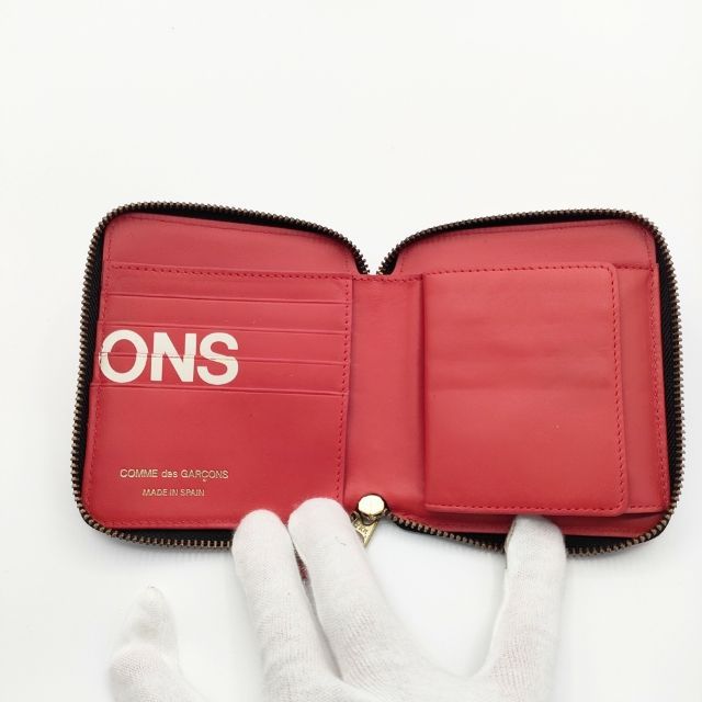 コムデギャルソン HUGE LOGO ラウンドジップウォレット HUGE LOGO LEATHER ROUND ZIP WALLET｜COMME DES GARCONS