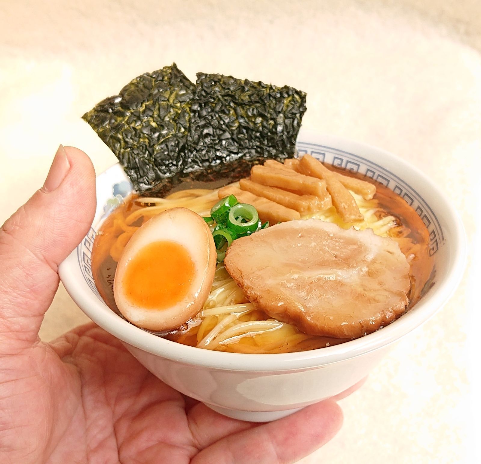 食品サンプル 醤油ラーメン (手のひらサイズ) - メルカリ