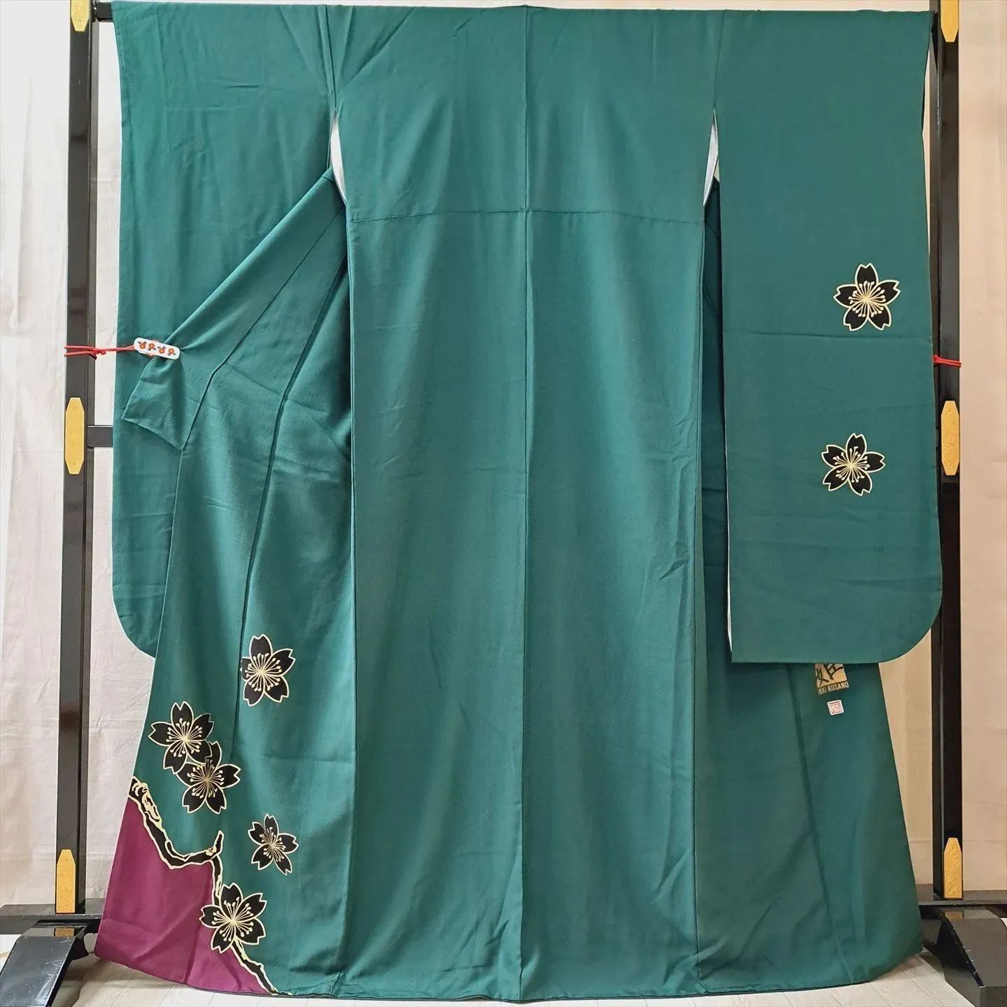 新品 草野一騎 落款 柳 薔薇地紋 着物 正絹 仕付け糸付 小紋 5165 新品 草野一騎 落款 柳 薔薇地紋 着物 正絹 仕付け糸付 小紋 5165 新品