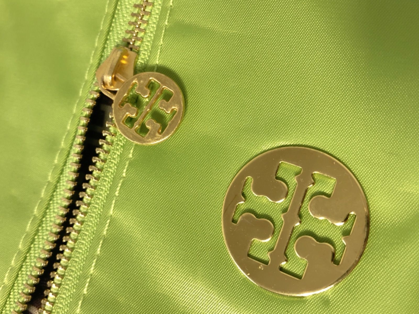 美品 Tory Burch トリーバーチ ポーチ 黄緑 グリーン ストラップ
