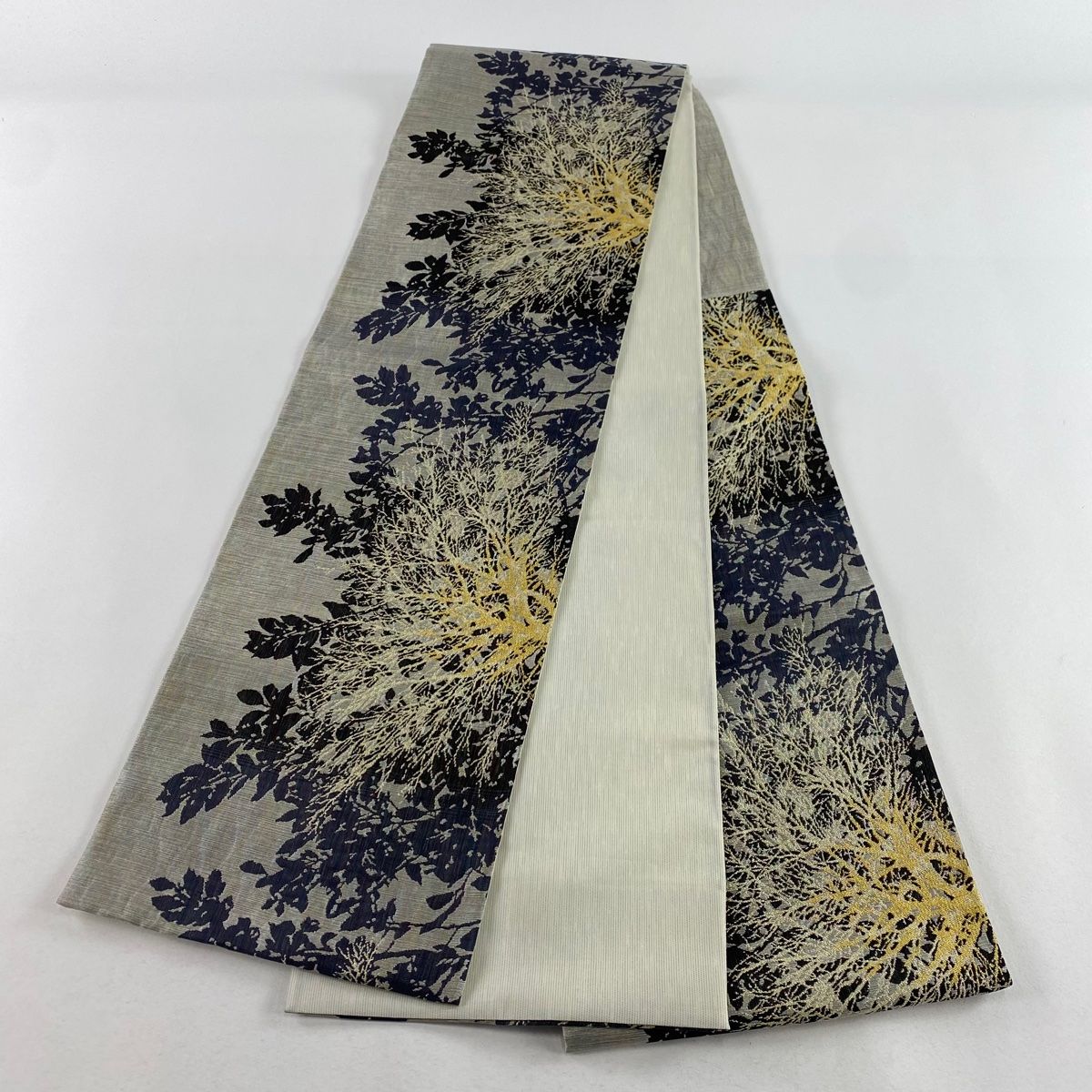 美品　袋帯　六通　正絹　箔　金　銀 袋帯 美品 秀品 蝶 桜 刺繍 金銀糸 黒 六通 正絹 【中古