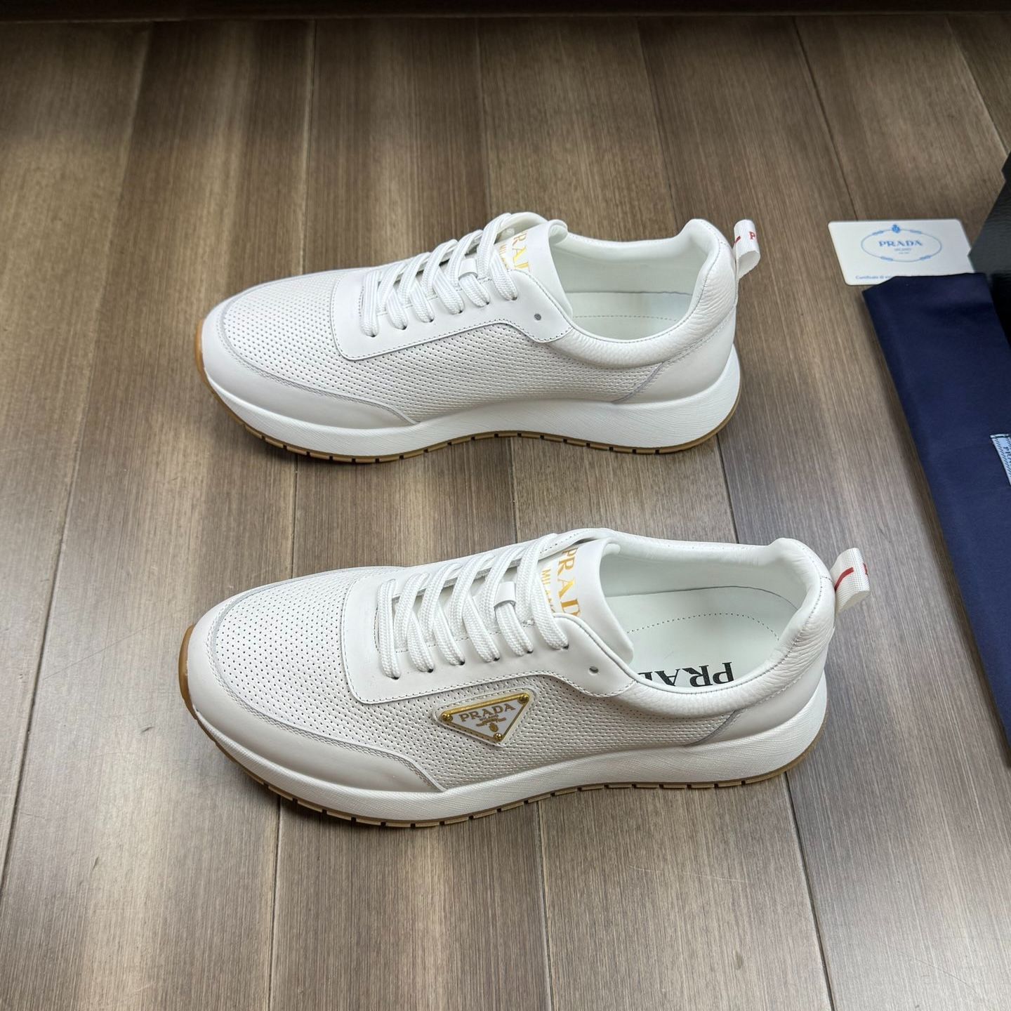 新品 PRADA（プラダ）メンズ スニーカー