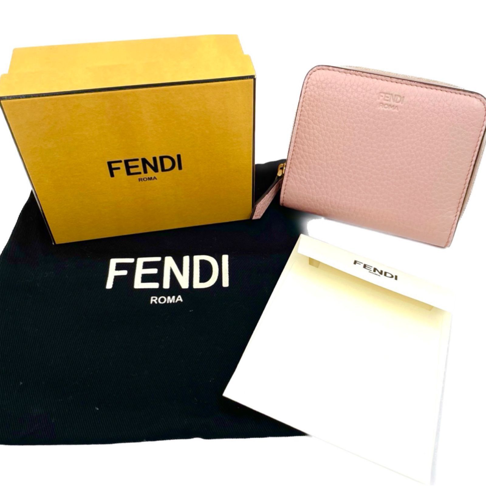 新品】FENDI 折り財布 ピーカブー-