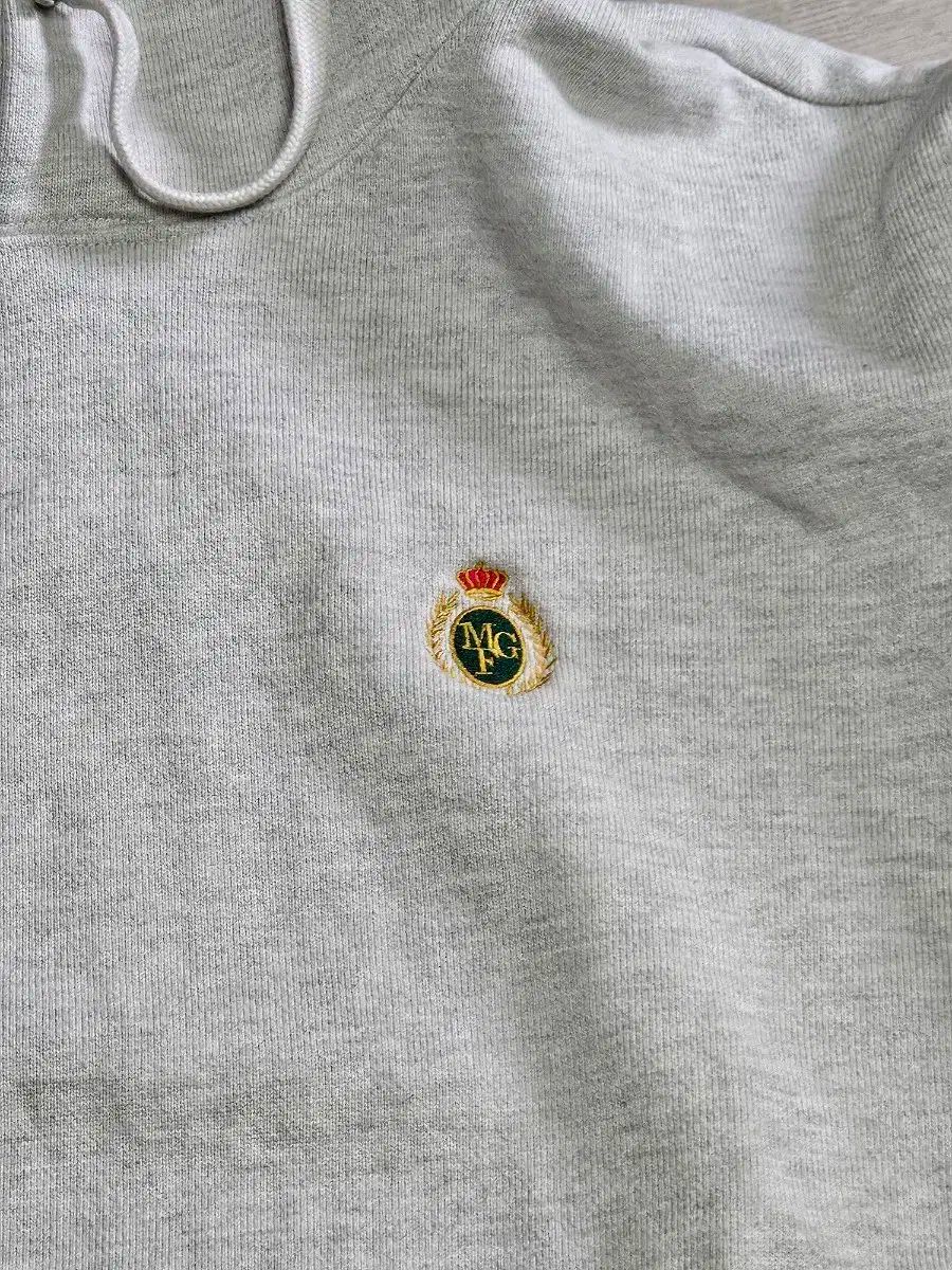 送料無料！ Marithe Francois Girbaud マリテフランソワジルボー 刺繡 ロゴ フード付きTシャツ オートミール