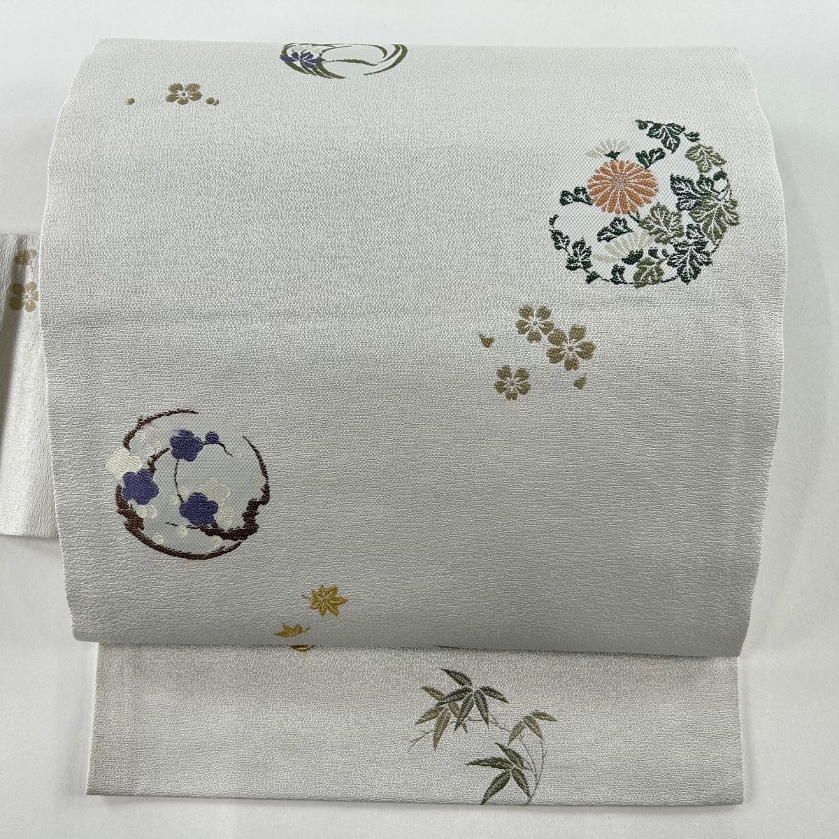 正絹開き名古屋帯、グレー、桜刺繍、金糸銀糸 名古屋帯 秀品 花丸文 桜 刺繍 灰色 正絹 【中古】 - メルカリ