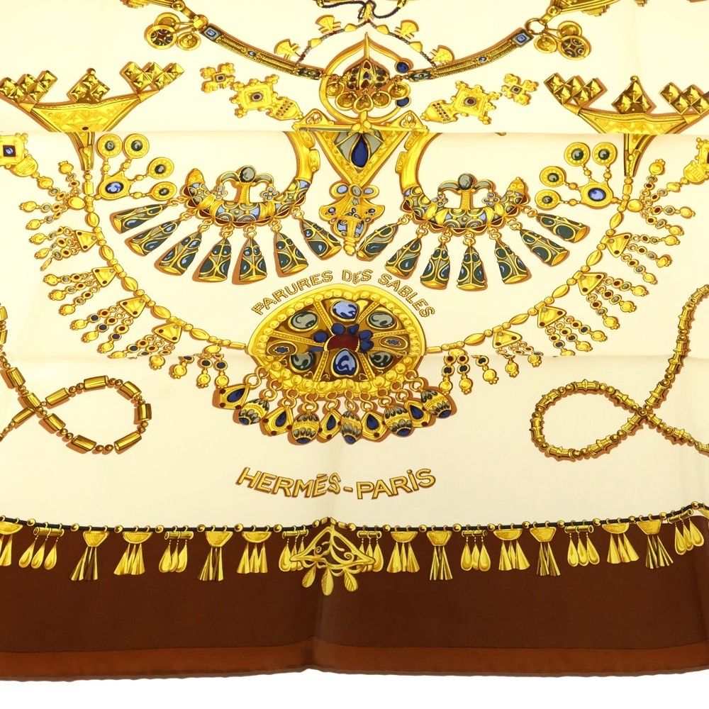 エルメス　スカーフ　カレ90 砂漠のアクセサリー未使用 エルメス カレ90 PARURES DES SABLES 砂漠のアクセサリー