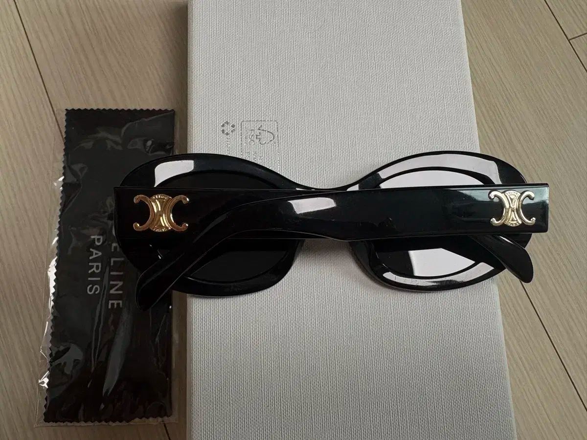 Celine(セリーヌ) トリオンフ 01 サングラス ブラック CL40194U