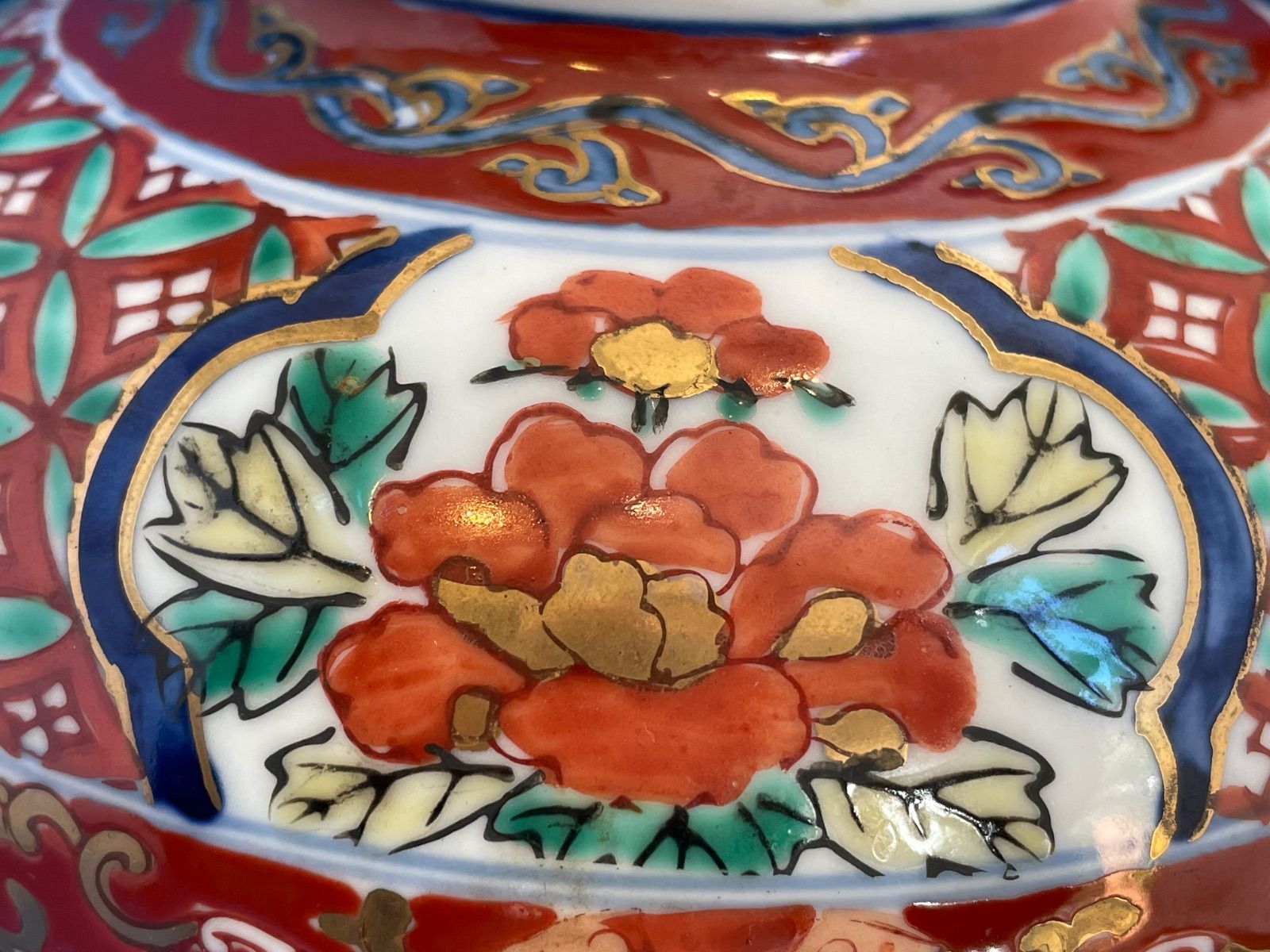 秀峰作 古伊万里様式 赤濃唐子 絵花瓶 有田焼 伊万里 花器 陶器