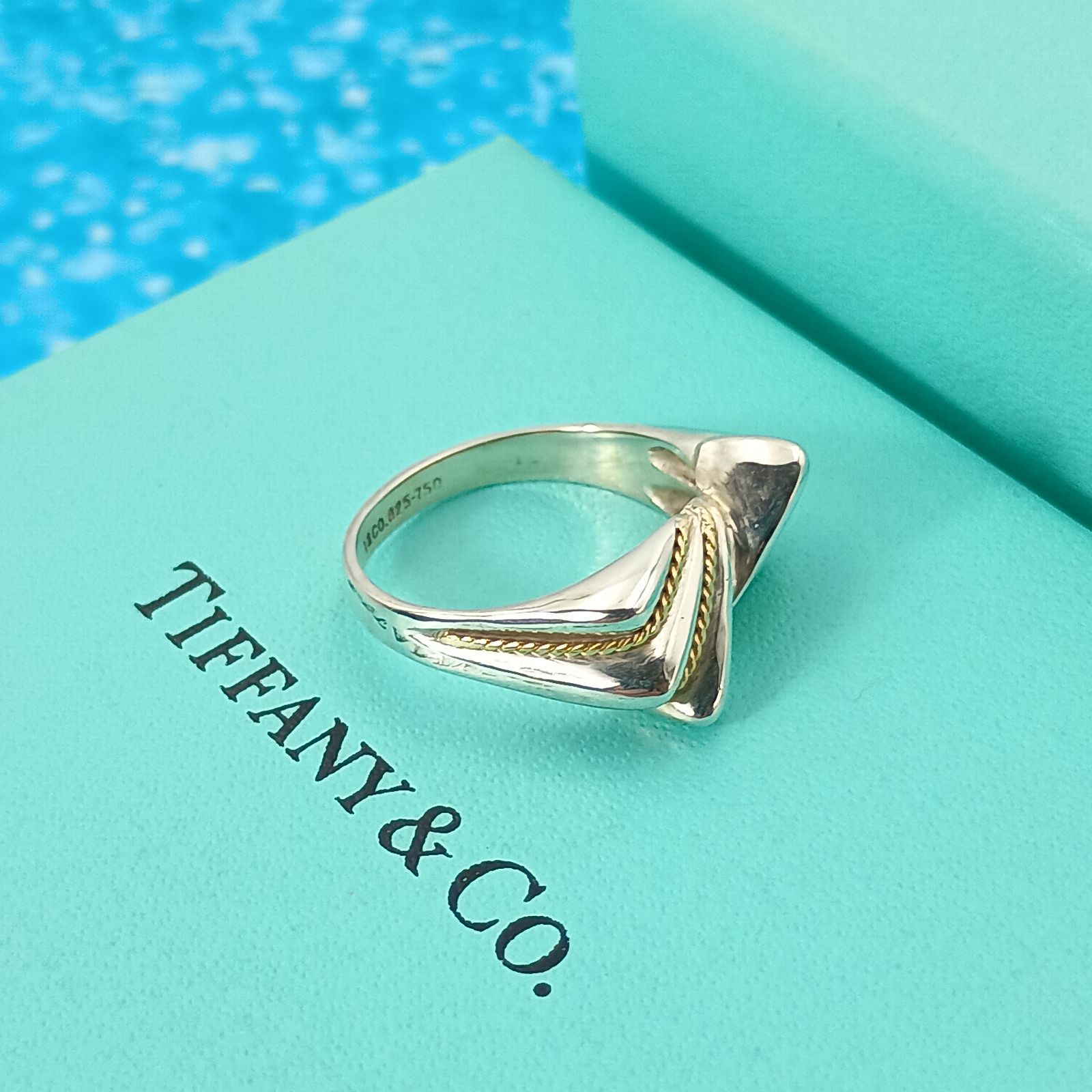TIFFANY&Co.ゴールドとシルバーのコンビリング TIFFANY&Co