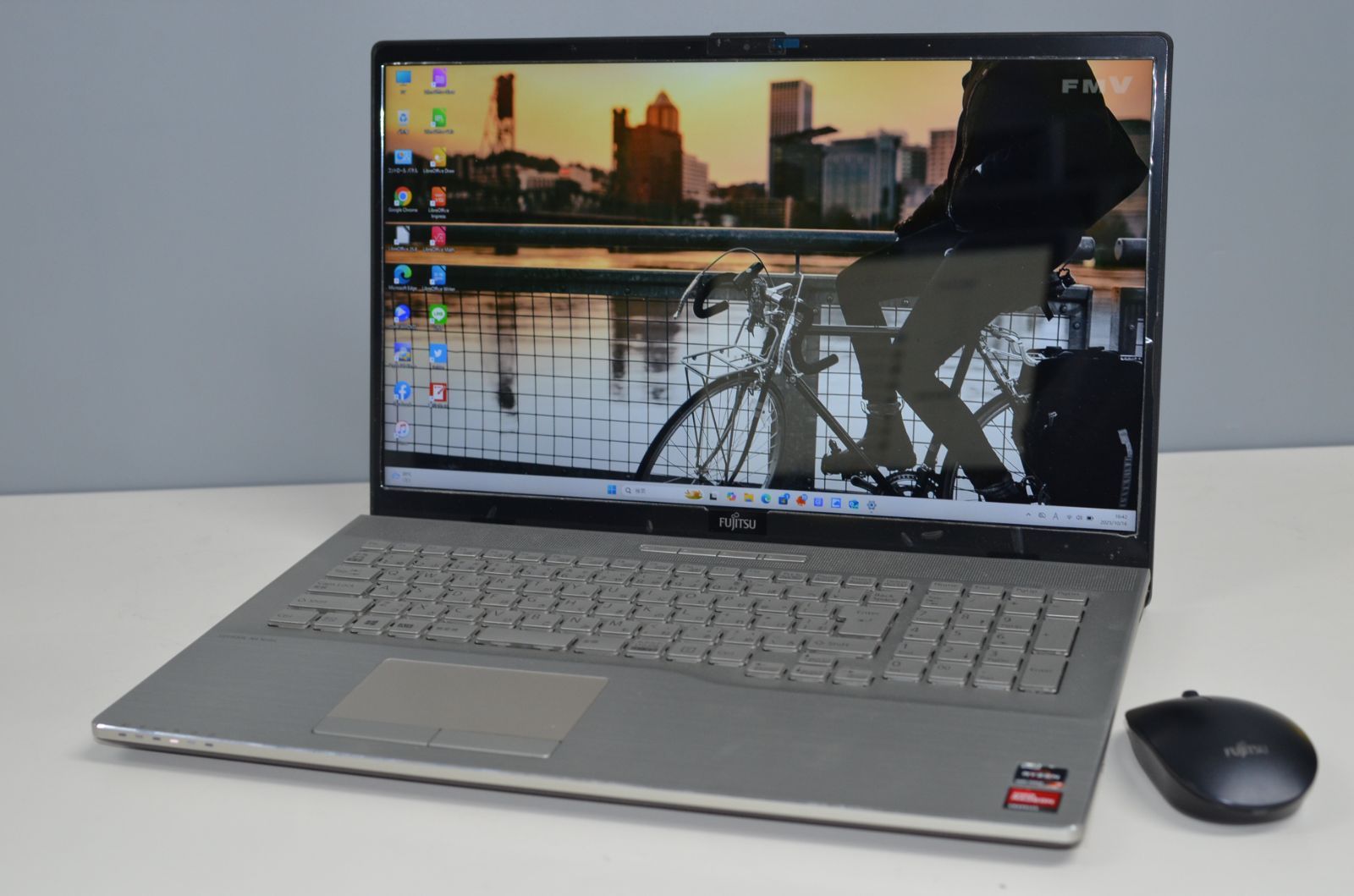 ノートパソコン 富士通 NH77 F3 Windows11 office 爆速SSD256GB HDD1TB AMD Ryzen 7 メモリ16GB 無線 WEBカメラ 17.3インチ DVDマルチ