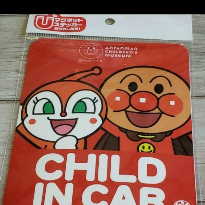 メルカリshops アンパンマンカーマグネットステッカー
