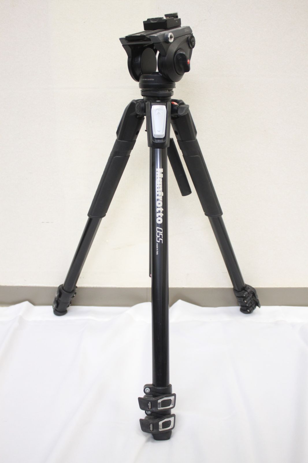 返品保証 マンフロット Manfrotto 055 MVH500AH 雲台付き 三脚 M5410