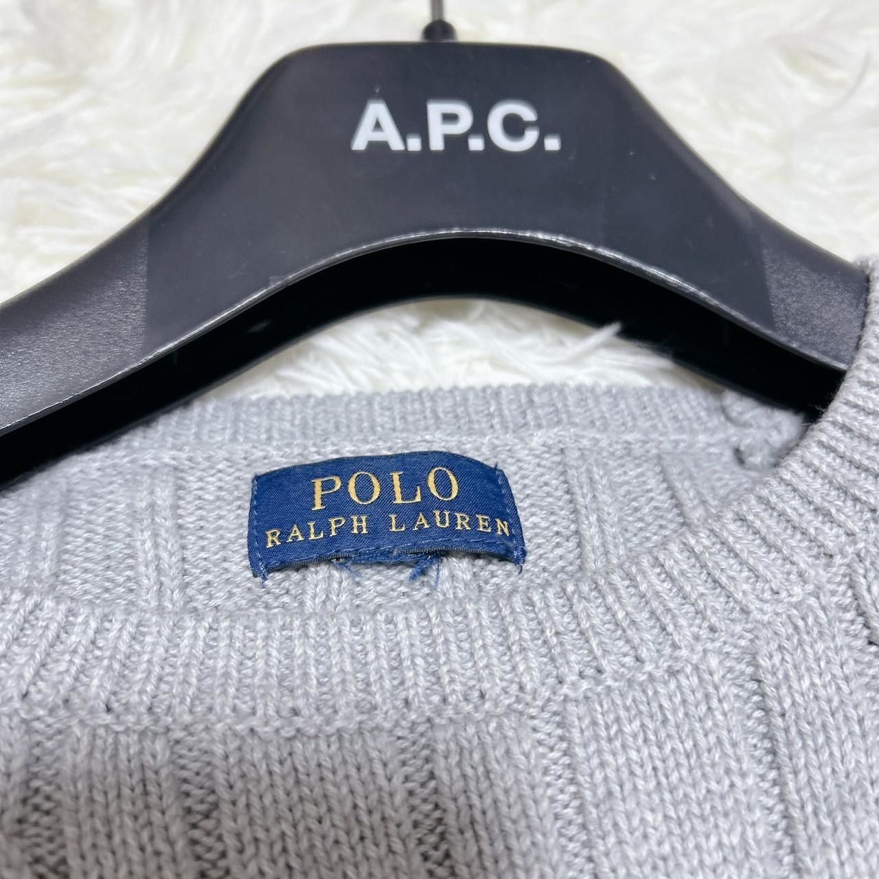 ケーブルニット