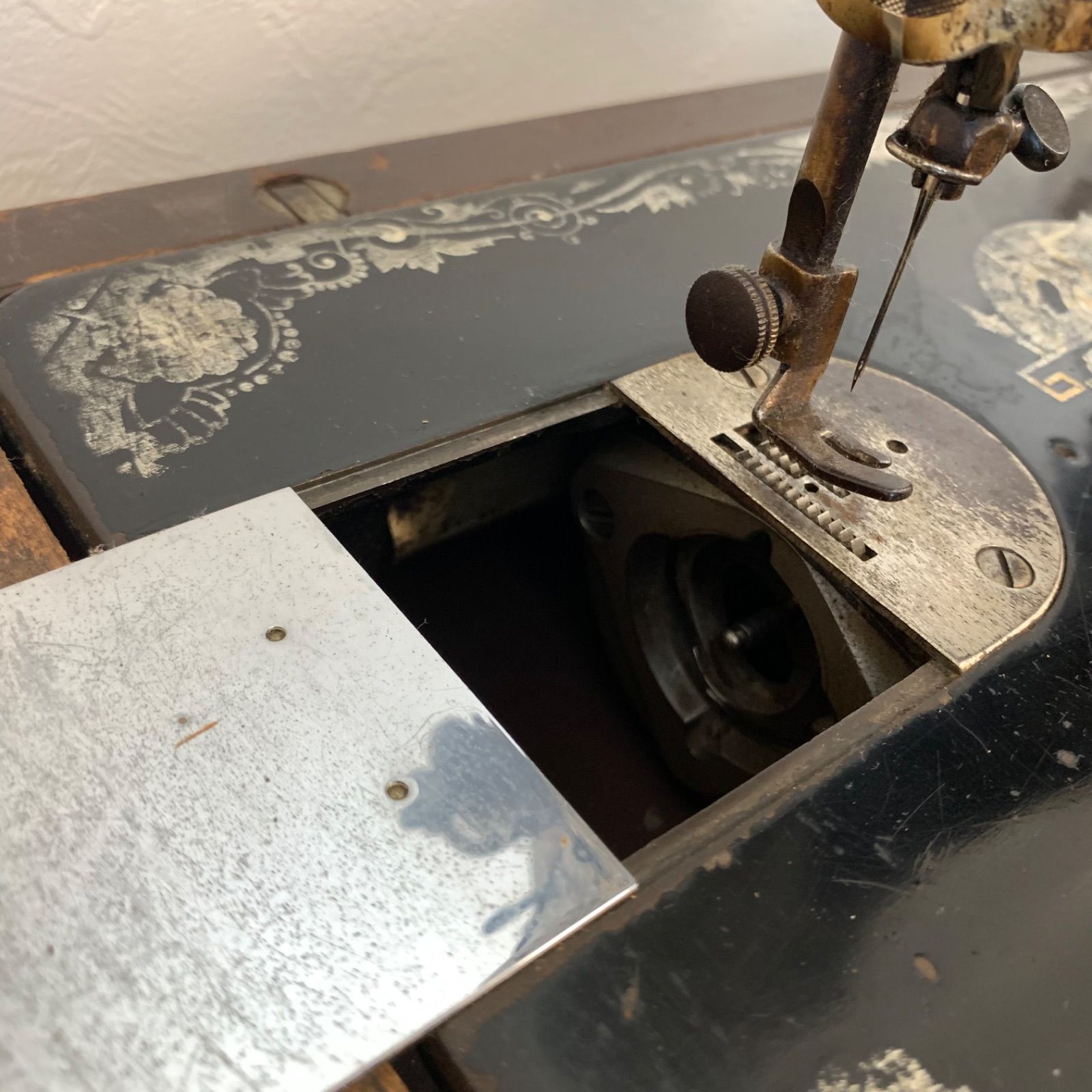 手廻し シンガーミシン 1924年製 アンティークミシン - メルカリ 手廻し シンガーミシン 1924年製 アンティークミシン - メルカリ