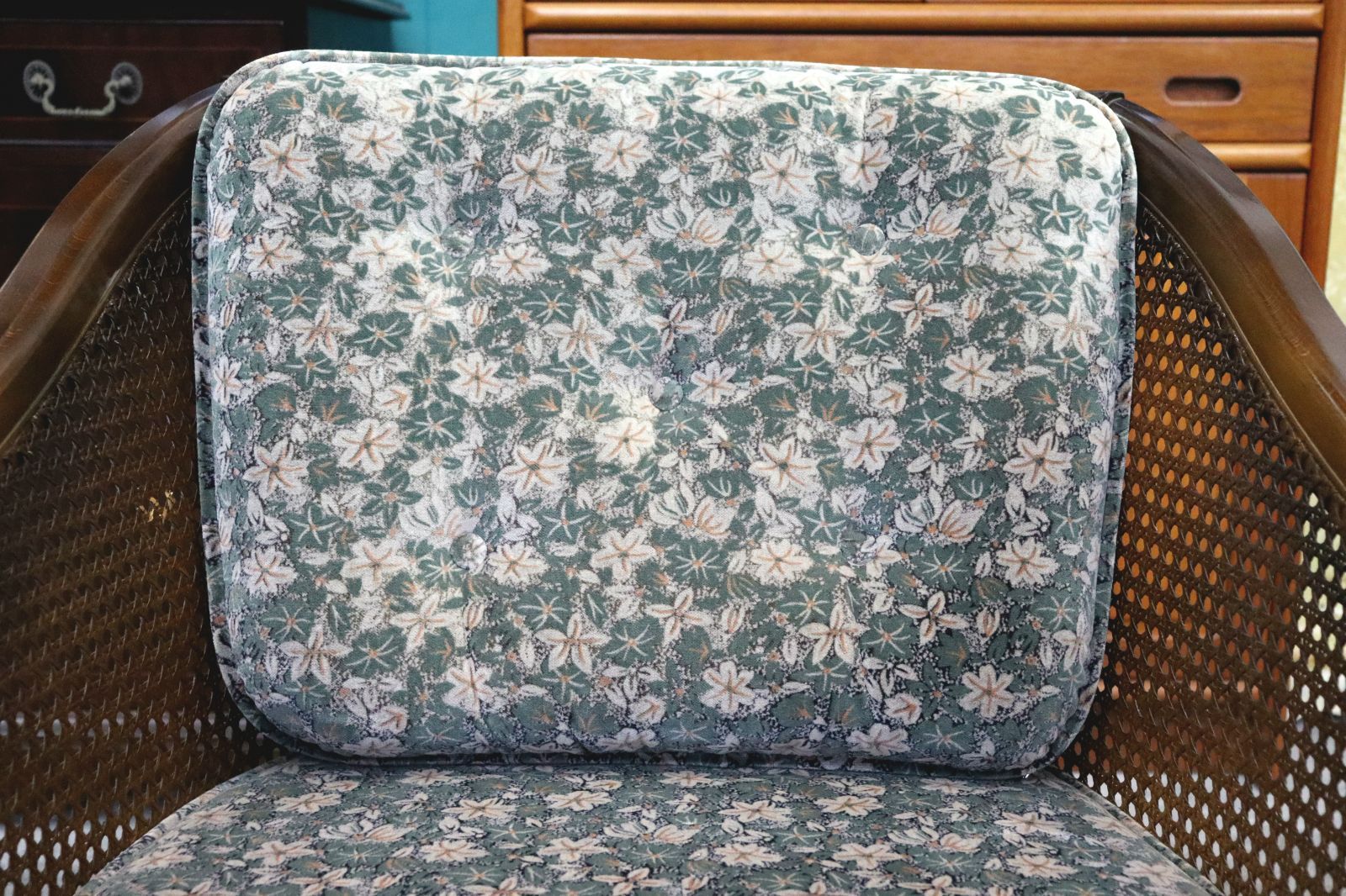 GMIS279B karimoku カリモク コロニアル アームチェア 椅子 ラウンジチェア シングルソファ ラタン 国産家具 レトロ ヴィンテージ MARWIL-DEMENAGEMENTS_CH