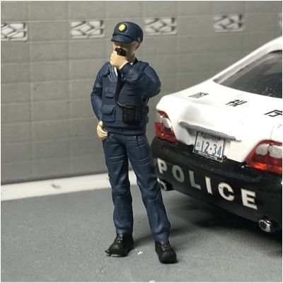 1/64の警察官1 ミニカージオラマ - メルカリ