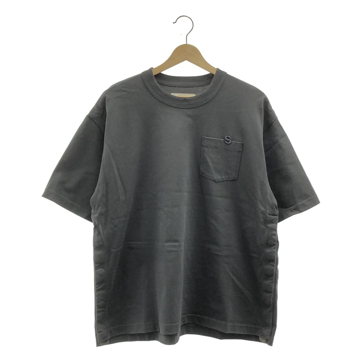 sacai | サカイ | コットン ロゴ刺しゅう ポケットTシャツ | 3 | グレー | メンズ