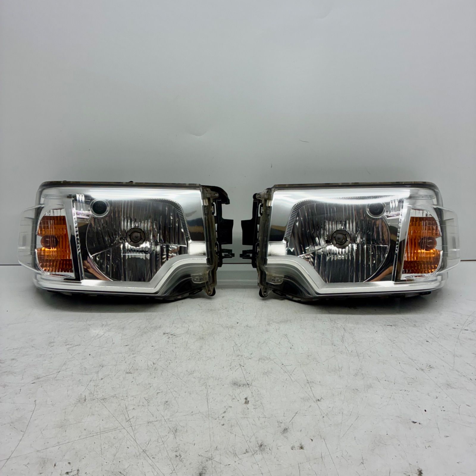 コーティング済 三菱 U61V U62V U71V U72V ミニキャブ ヘッドライト ランプ レンズ 左右セット LR ハロゲン STANLEY W0688 P71498