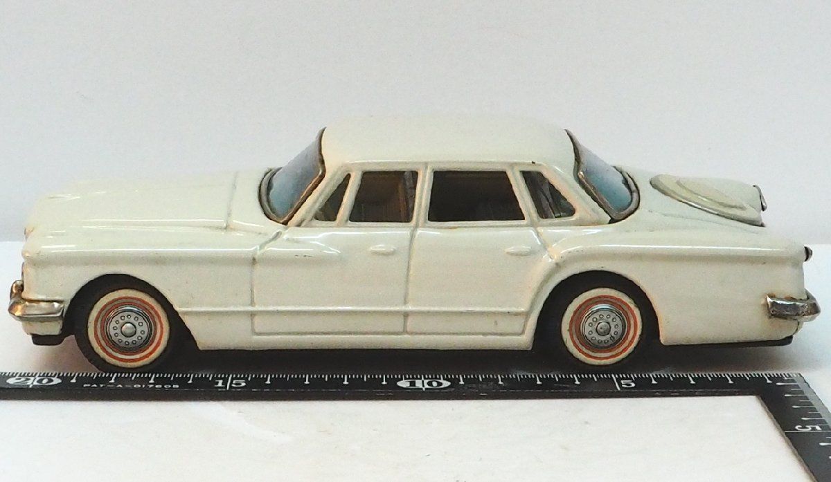 萬代屋【CHRYSLER VALIANT クライスラー バリアント セダン白