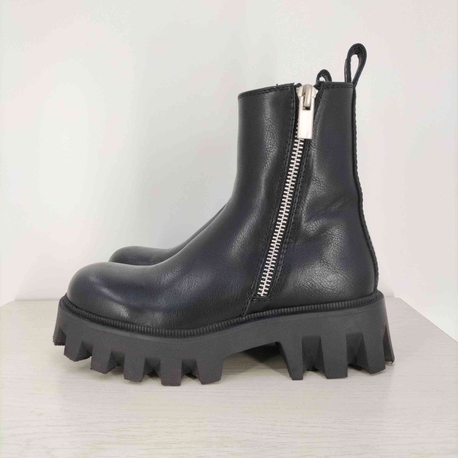 ザラ ZARA CHUNKY BOOTS WITH ZIP ジップアップ チャンキー