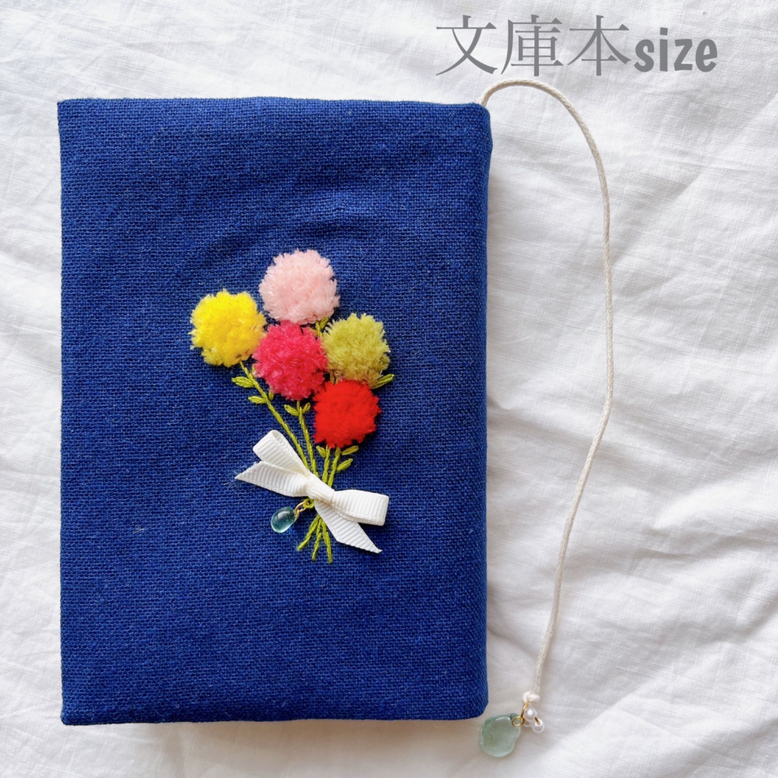 ブックカバーハンドメイド花束刺繍ピンク持ち手付き本カバー