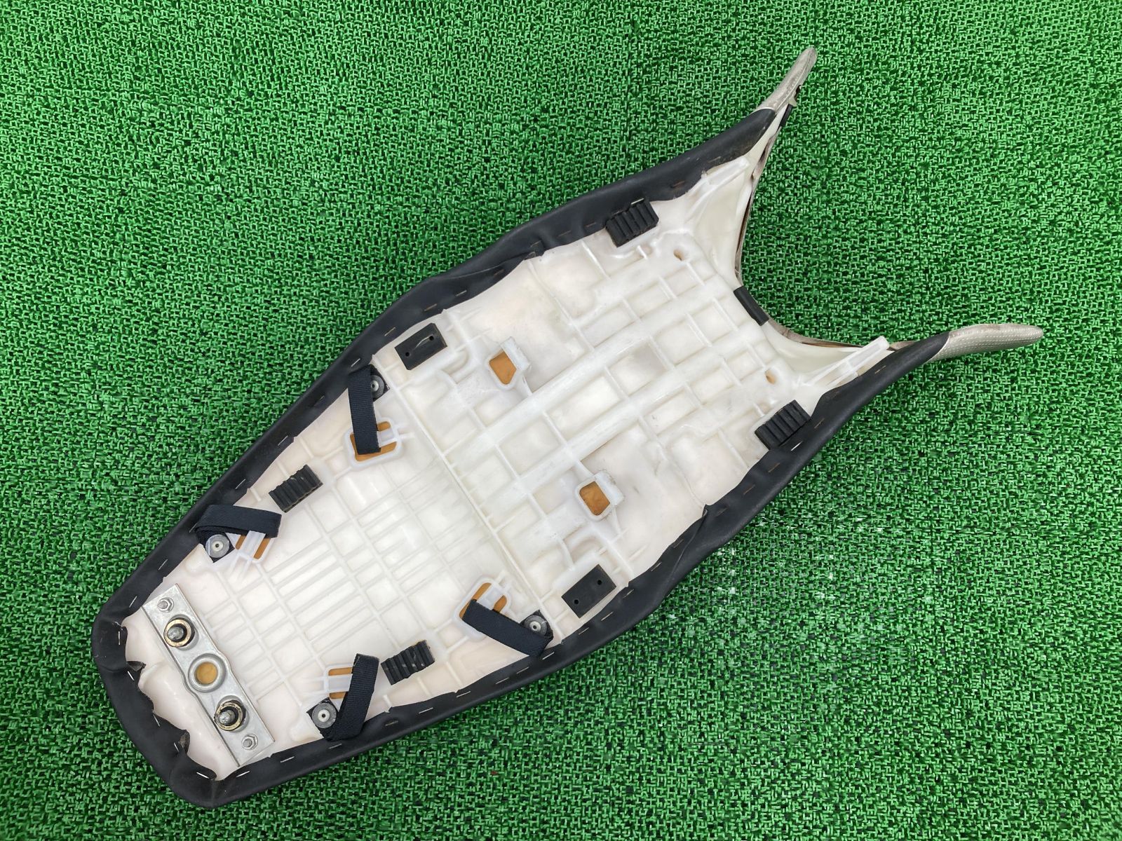 GSR400 純正シート Yahoo!オークション -「gsr400 シート」(パーツ) (オートバイ)の落札