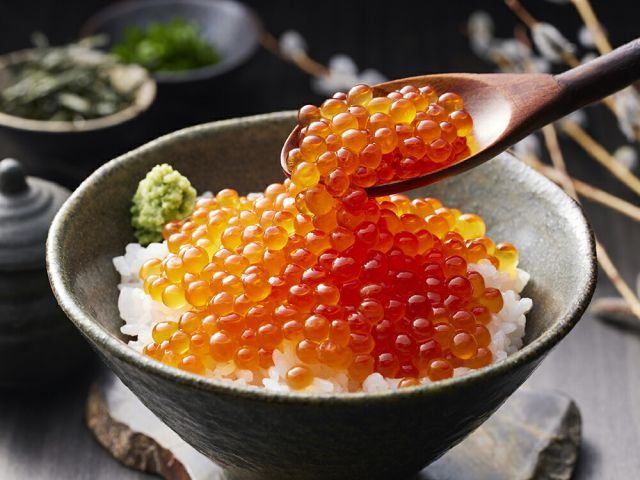 【期間限定 ポイント還元中】 送料無料 北海道産 いくら醤油漬け 320g（40g×8パック） お取り寄せ ギフト 詰合せ セット グルメ