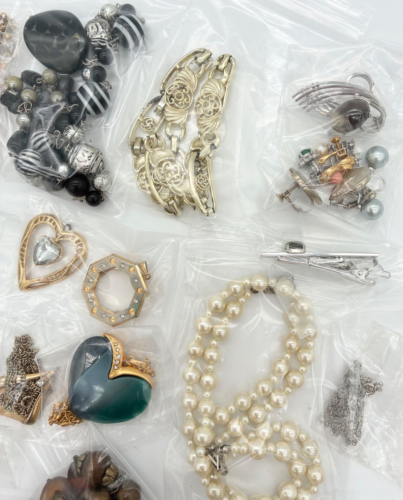 イミテーションアクセサリーまとめ売り約2.7kg イミテーション アクセサリー まとめ売り M00477 - メルカリ