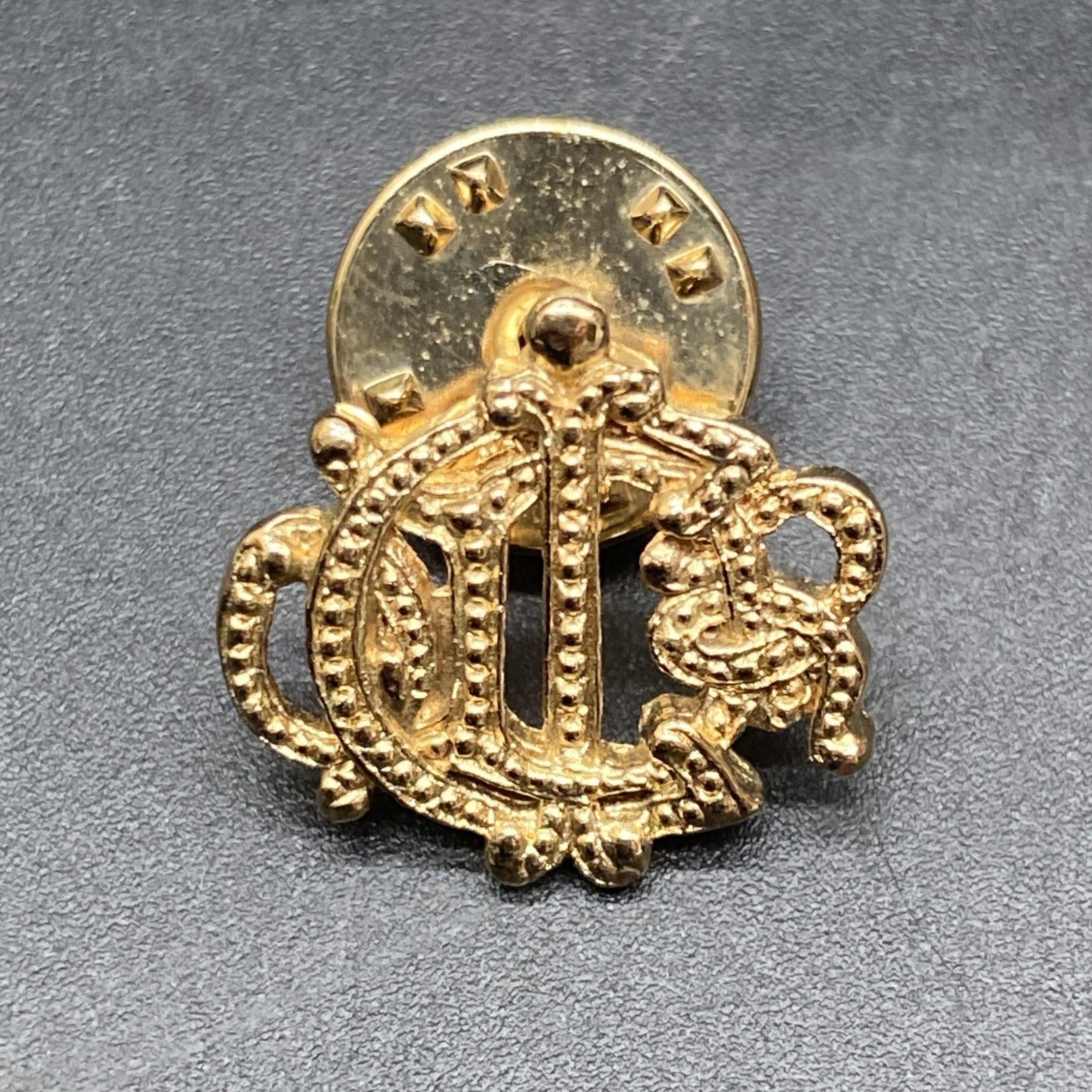 希少！美品 ディオール ブローチ 旧エンブレム ヴィンテージ ゴールド 大きい 新品/希少】Christian Dior ヴィンテージ ロゴブローチ ゴールド