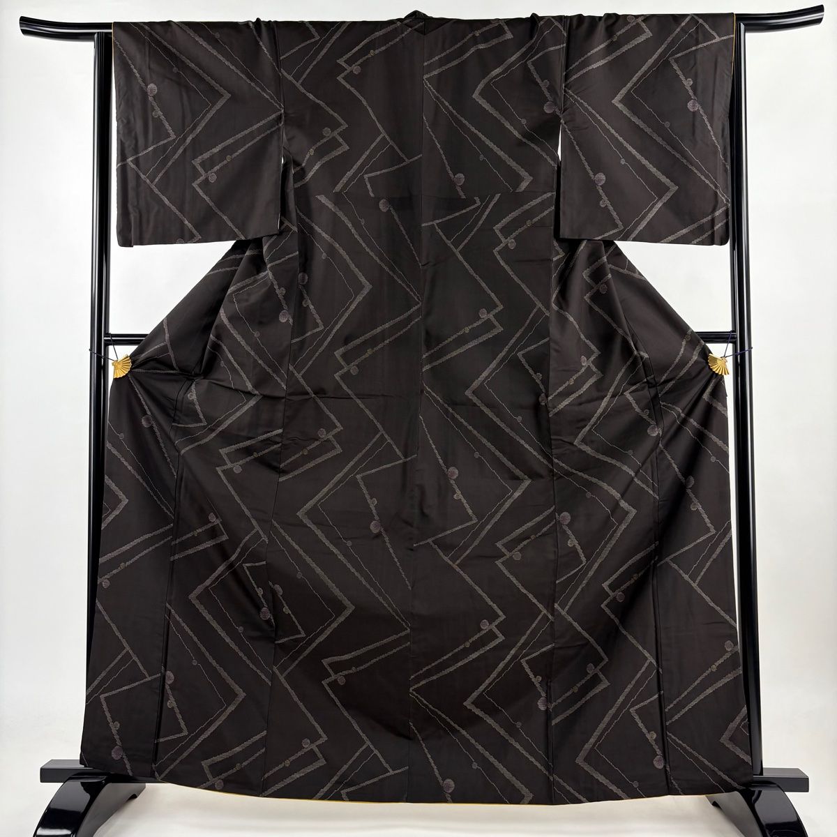 大島紬 身丈166.5cm 裄丈65cm M 袷 純泥染 証紙 幾何学模様 焦茶色 正絹 美品 名品 【】