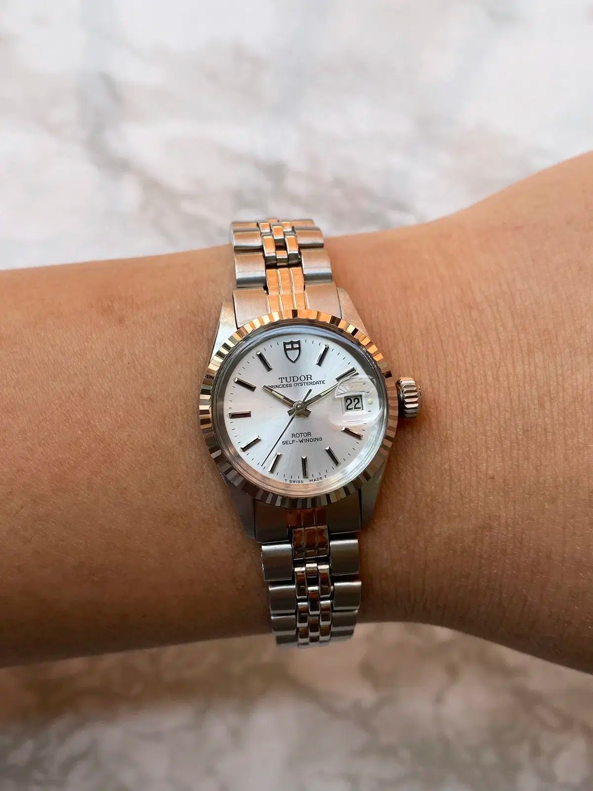 TUDOR チューダー