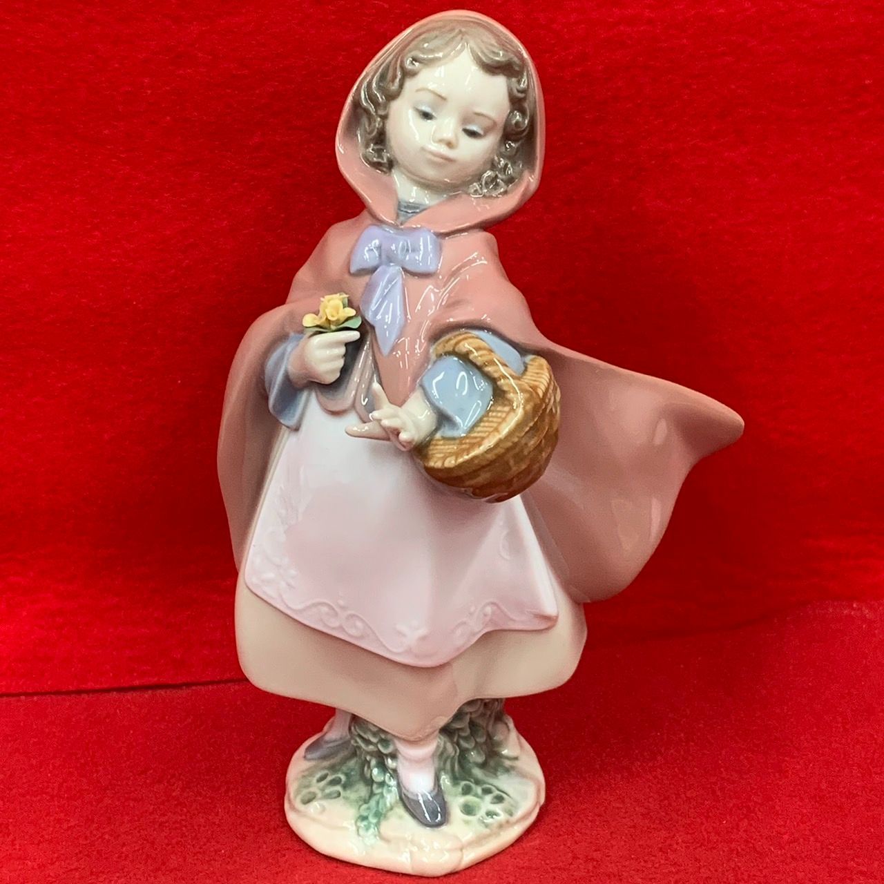 リヤドロ LIADRO 赤ずきんちゃん 8500 陶器 置物 フィギュリン J2