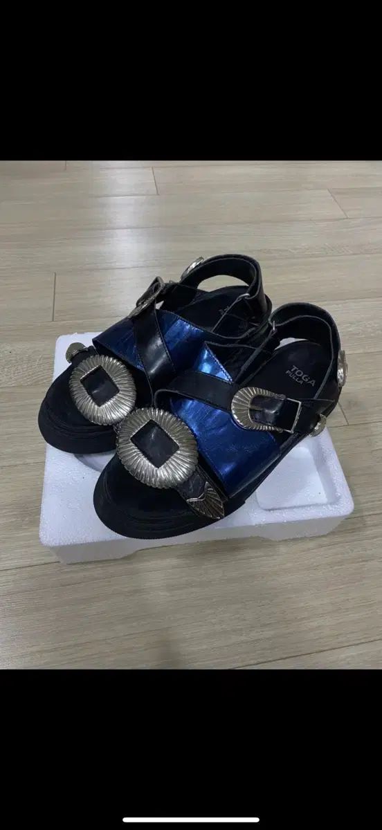 美品 TOGA PULLA トーガプルラ サンダル スタッズ 36 TOGA PULLA