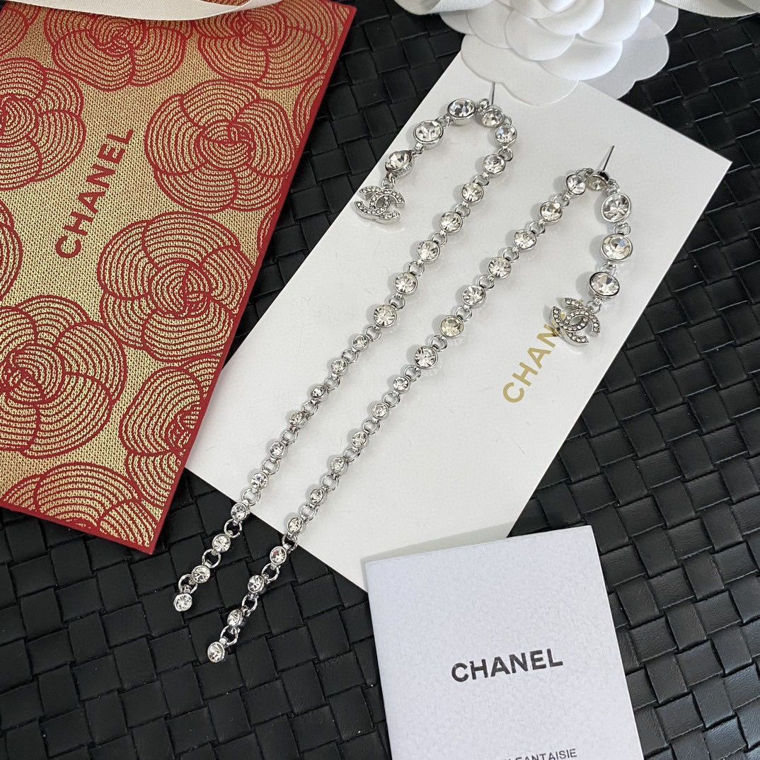 Chanel】シャネル ピアス（両耳用） 最新作 シルバーサークル 