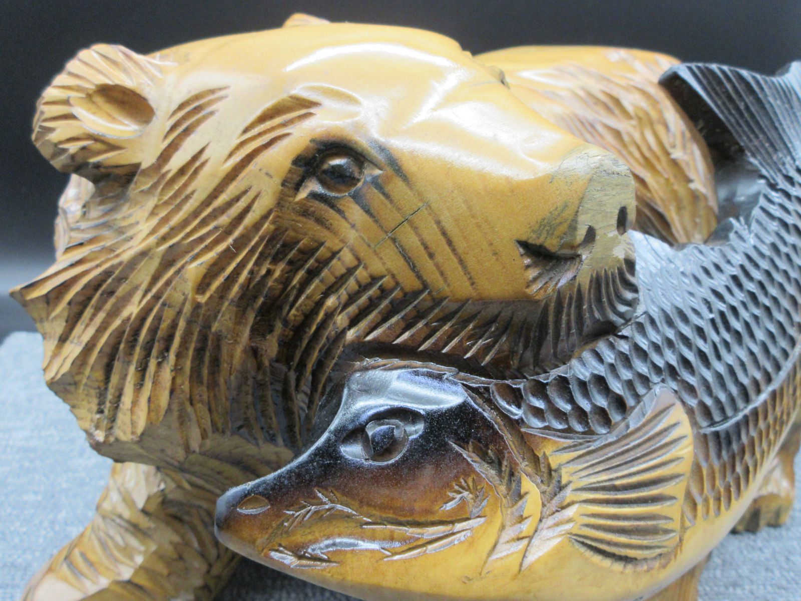 木彫り 熊 クマ くま 彫刻 アンティーク 置物 (中) 民芸品 - メルカリ